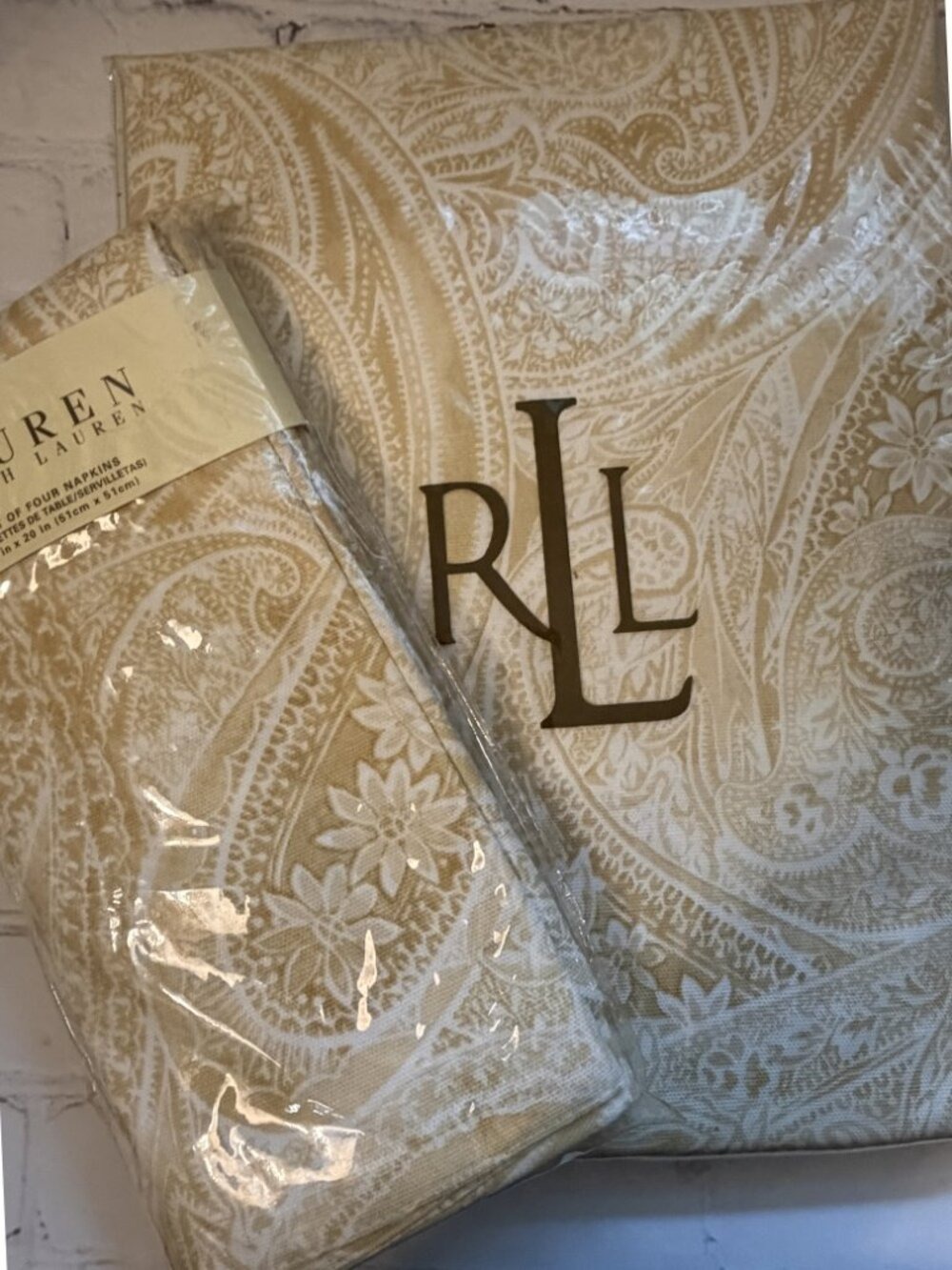 Ralph Lauren Veranda Tablecloth 70"  Round with 4 Matching Napkins NWT